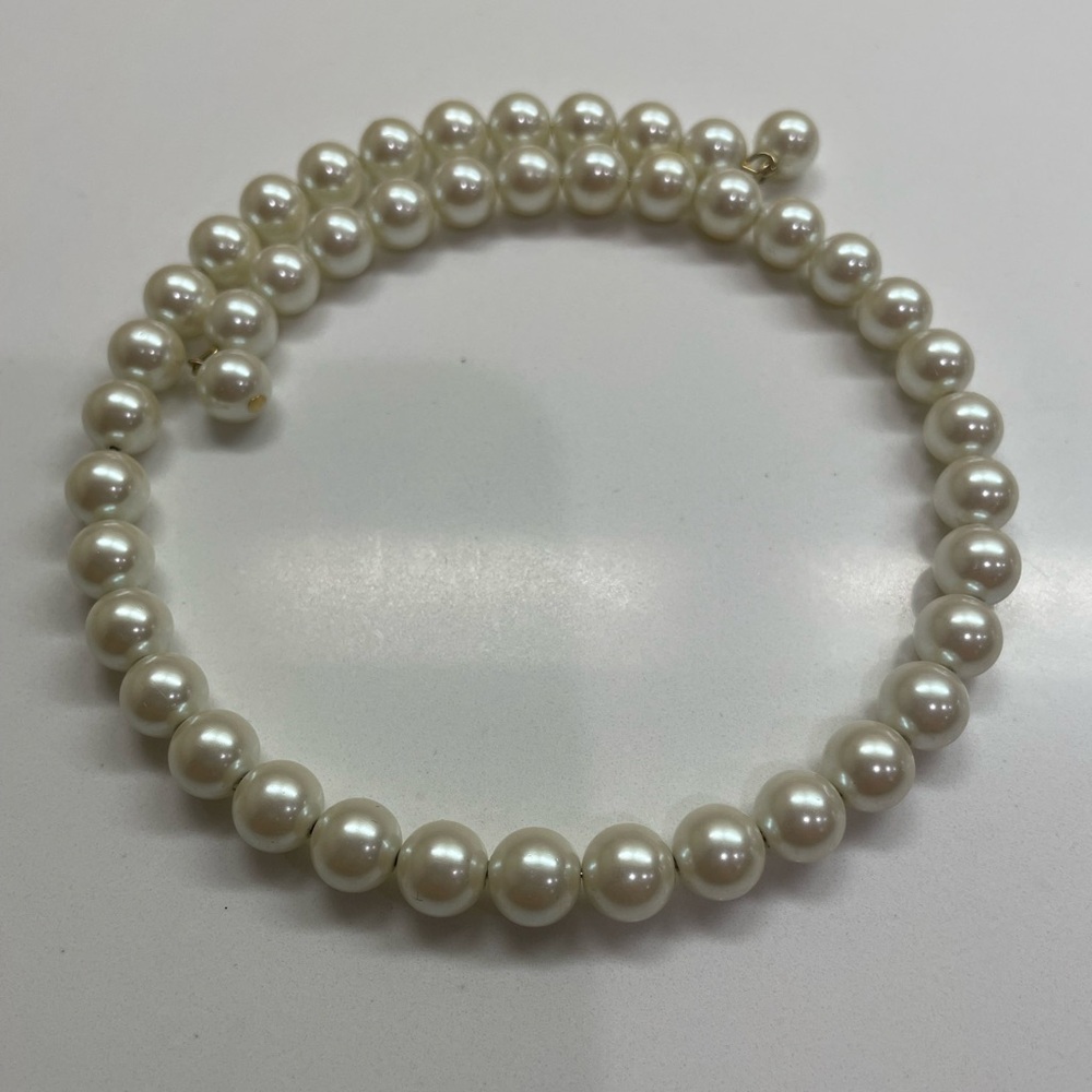 Elegant Faux White Pearl Stretch Choker